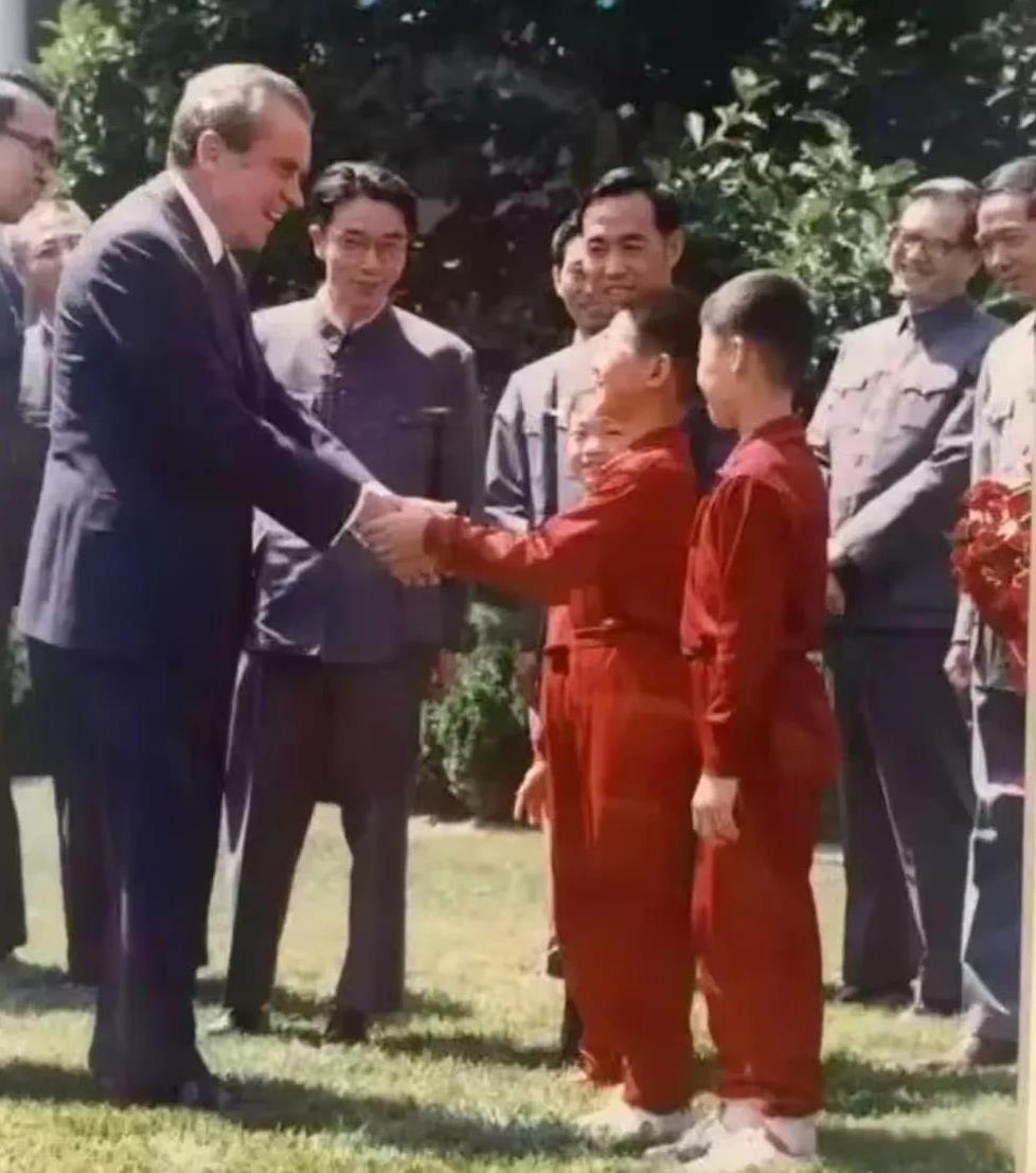 1972年，时任美国总统尼克松访华期间，我方专门安排少年儿童为其安排了武术表演，