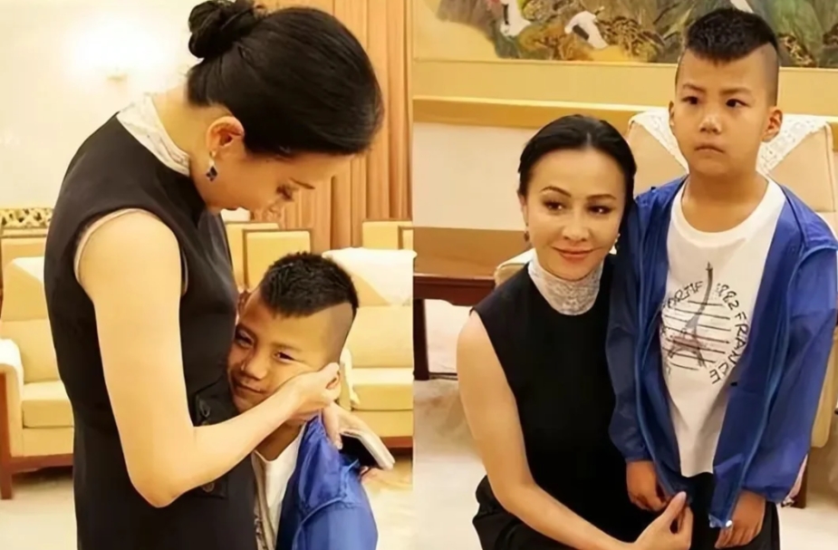 刘嘉玲与胡军儿子的合照