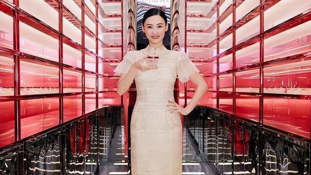 张柏芝生图身材太顶了！这是生了三个孩子的妈？