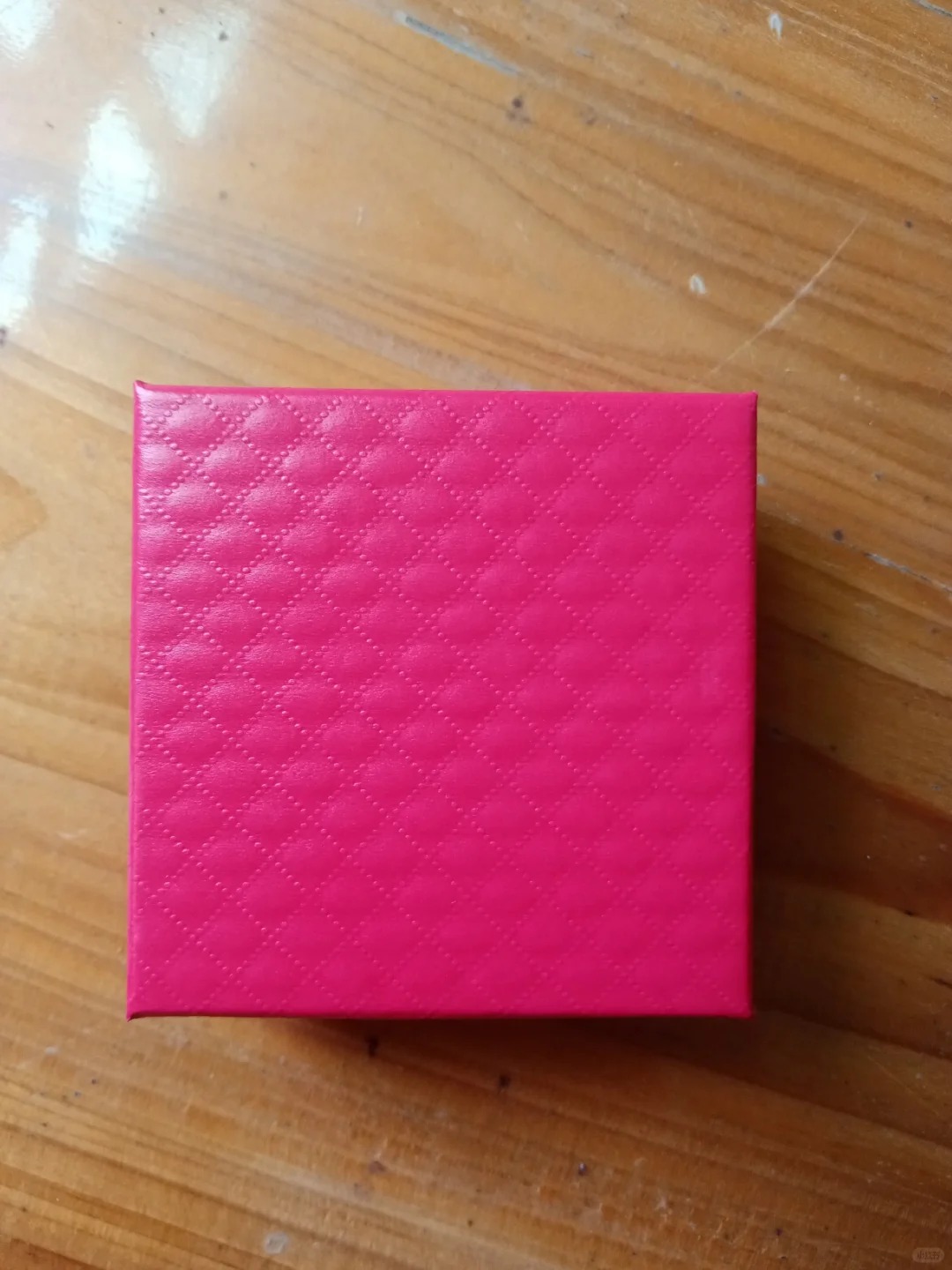 发工资了，给我奶奶买了个镯子