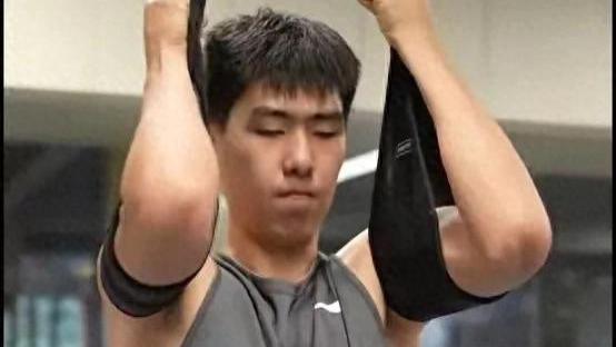重用徐昕黄明依！杜锋下放6将，12人主力名单清晰，3大内线确定！