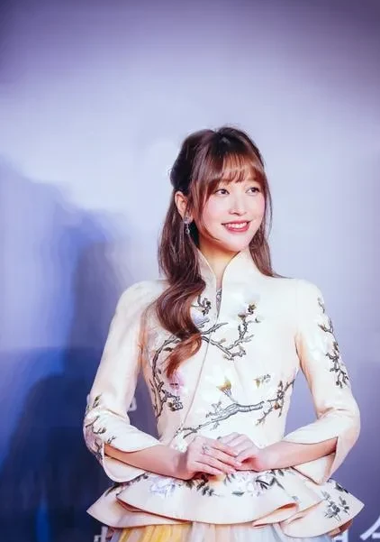一次节目上，当吴镇宇听到金莎说她和男友孙丞潇相差19岁时，吴镇宇的表情惊到了众人