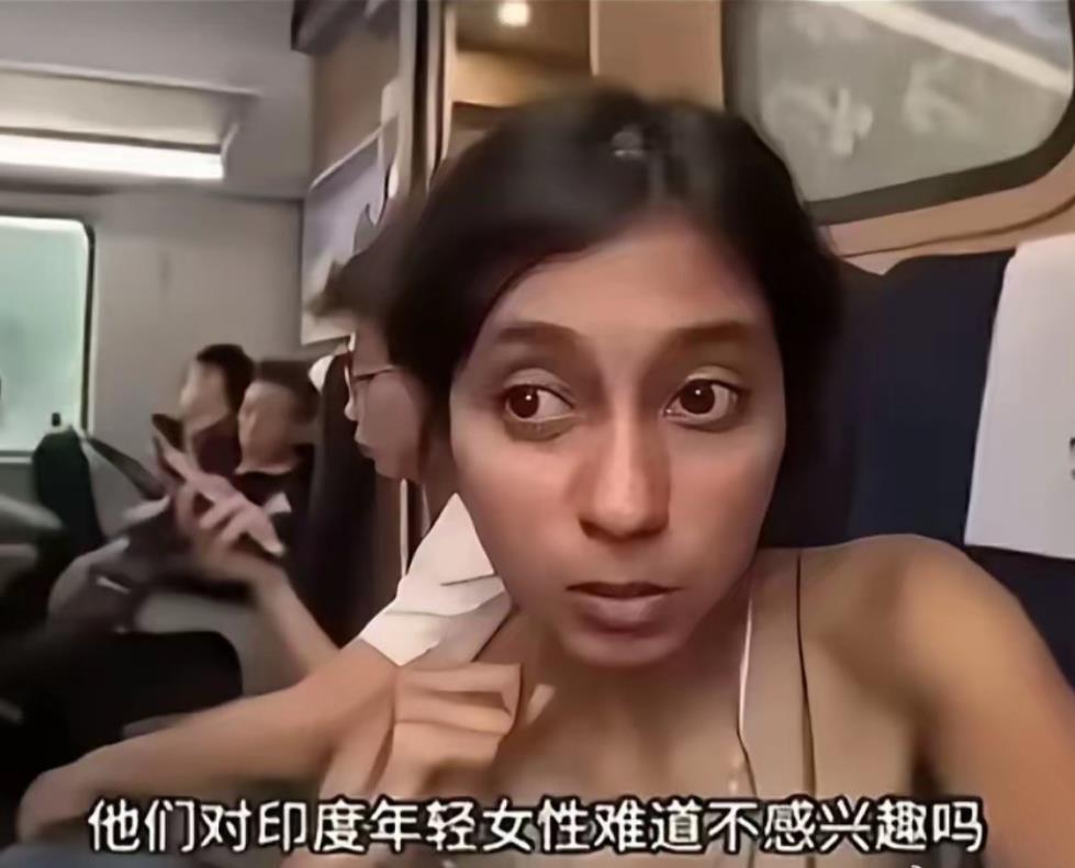 三妹的疑惑：为什么中国男人对身穿吊带的她毫无兴趣？
他们没当场yue掉已经很不容