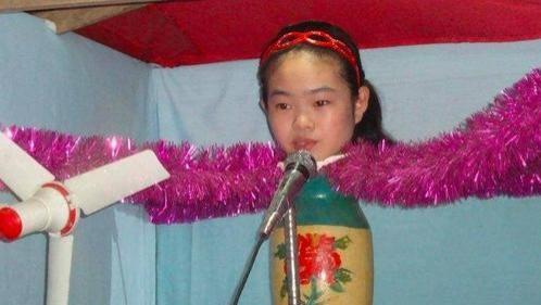 90年代，没有四肢、生长在花瓶里的“花瓶姑娘”，是如何骗人的？