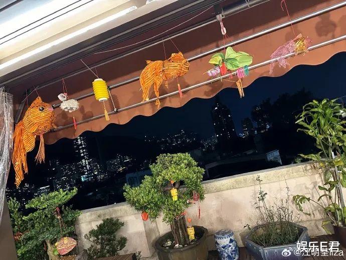 汪明荃与罗家英过中秋,穿拖鞋配GUCCI情侣装,被网友嘲讽太俗气(罗家英和汪明荃的爱情故事)-第5张图片-九妖电影 汪明荃与罗家英过中秋,穿拖鞋配GUCCI情侣装,被网友嘲讽太俗气(罗家英和汪明荃的爱情故事)-第5张图片-九妖电影
