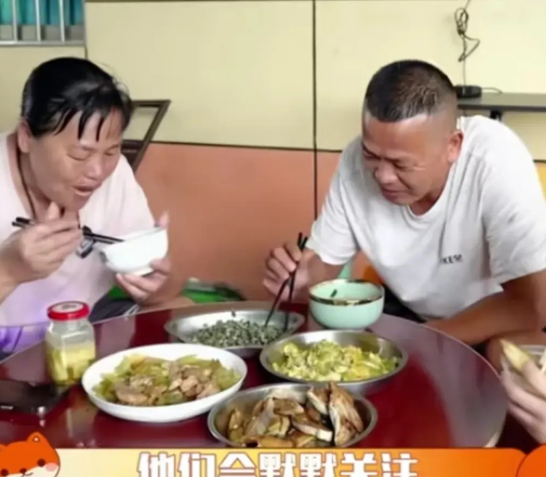全红婵父母从未去跳水现场看过全红婵比赛，其实还是因为穷。她老家是湛江，粤西地区是