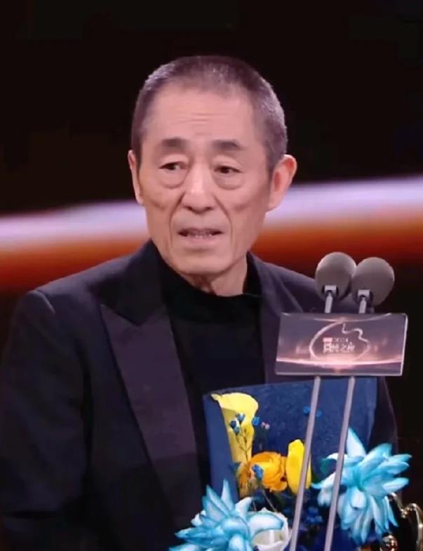 张艺谋太敢说了！微博之夜老爷子上台发言，他说：“中国电影的影响力走向奥斯卡级别还