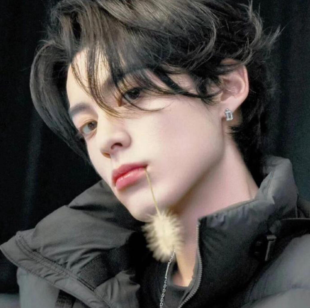 王鹤棣——帅气的大男孩