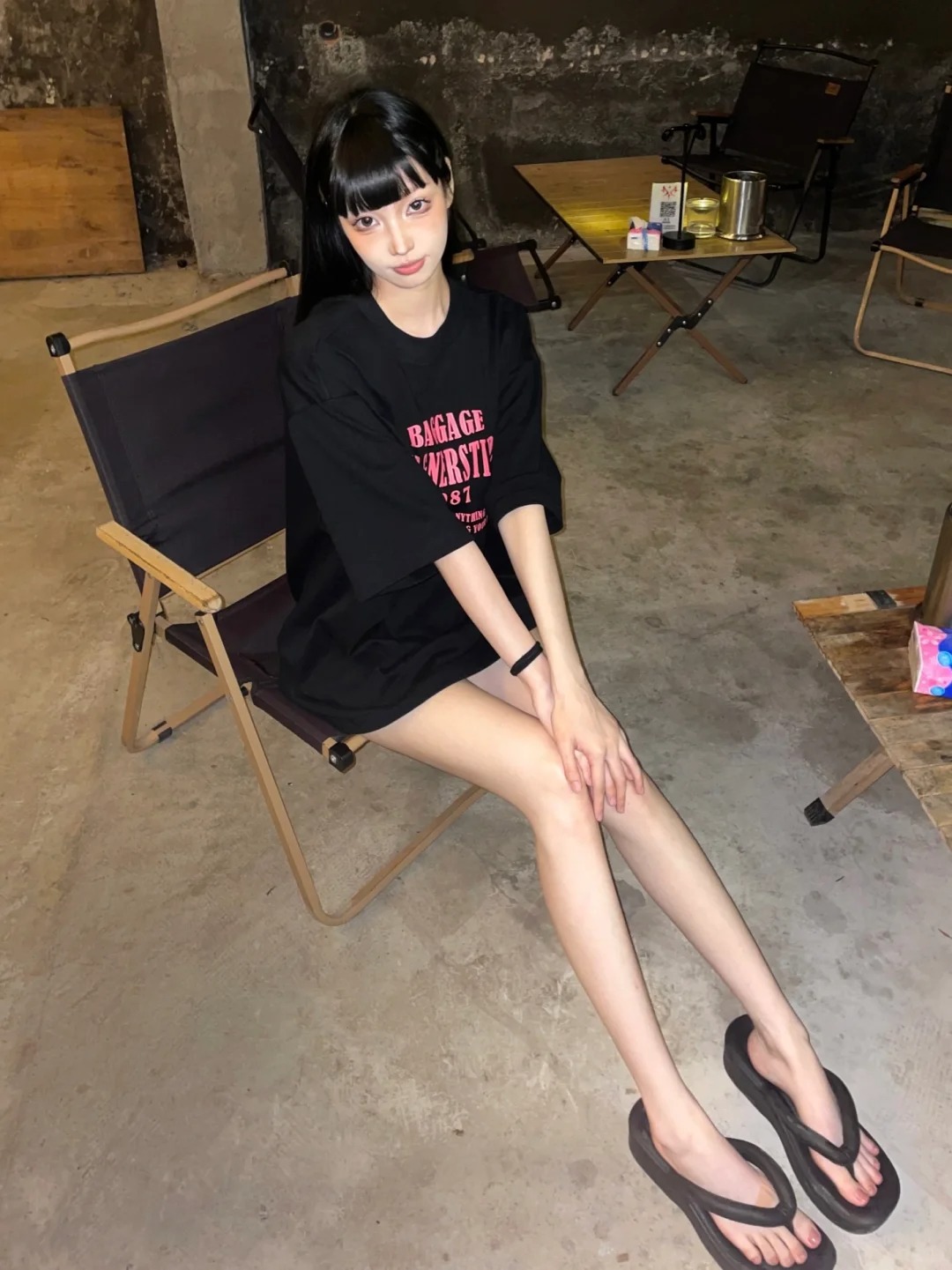 很内向，坐车只坐后备箱
发现黑色真的好显白！