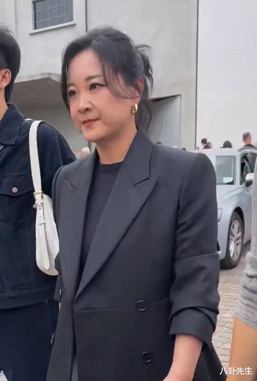 米兰时装周明星生图:舒淇美艳,戚薇一言难尽,章泽天不输女明星(米兰时装周明星都有哪些)-第10张图片-九妖电影 米兰时装周明星生图:舒淇美艳,戚薇一言难尽,章泽天不输女明星(米兰时装周明星都有哪些)-第10张图片-九妖电影