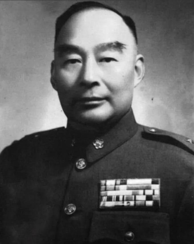 1936年，胡宗南爱上了黄鹤云，听说她已有丈夫时，胡宗南给了她1000大洋，说：