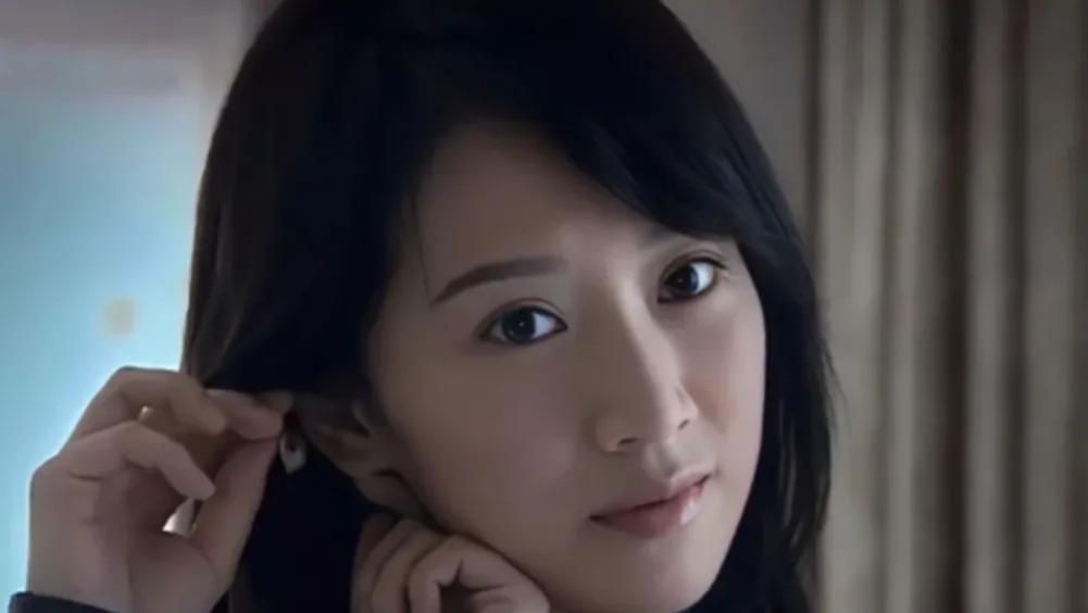 曾演“小三”海藻，如今39岁李念已成富太，与总裁闺蜜美国度假