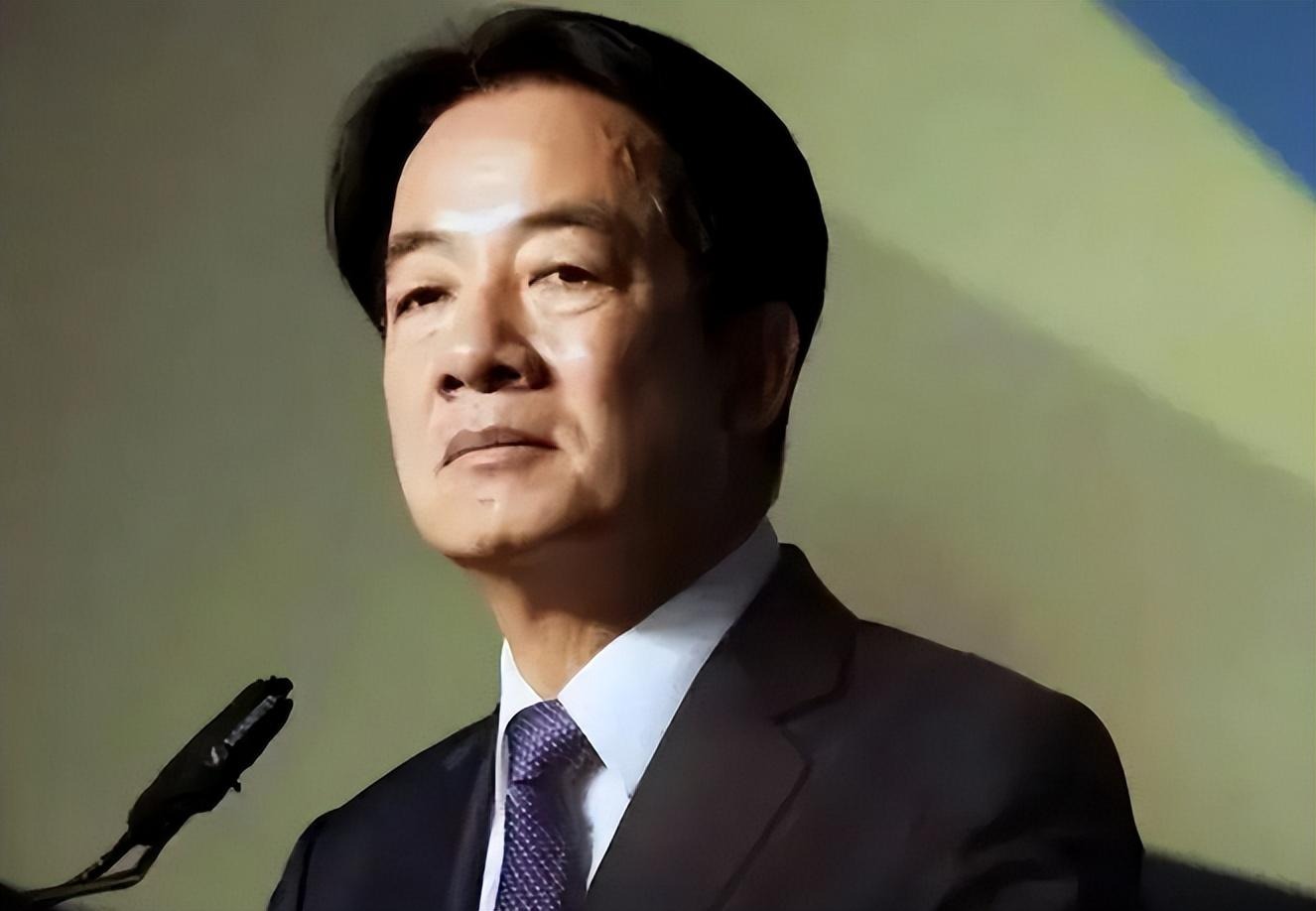 台机构场外万人聚集，退役老将喊话大陆：中国人不打中国人！的确，大陆东部战区突然开