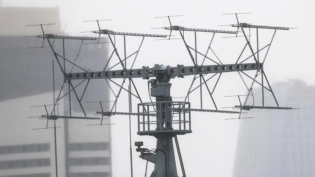 052D为啥还装备这种老雷达，多次成功发现F-22