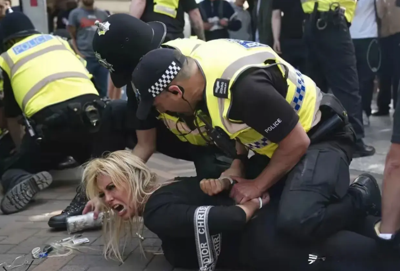 在欧洲整体向右转的形势下，一向保守的英国却选出来一个左翼政府，有点令人费解。
这