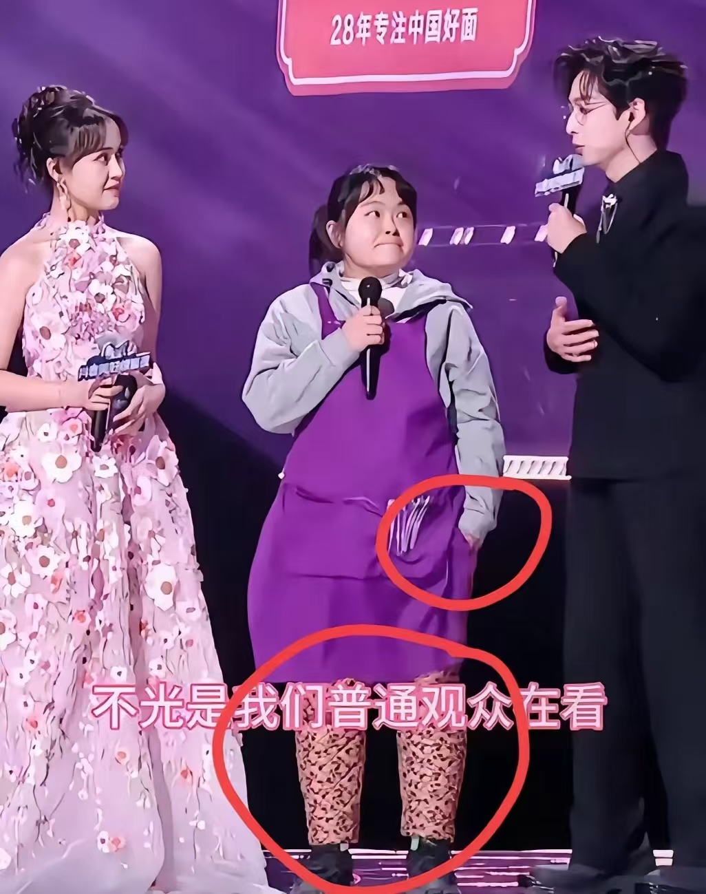 李晓华是我见过最不像理发师的理发师了！
