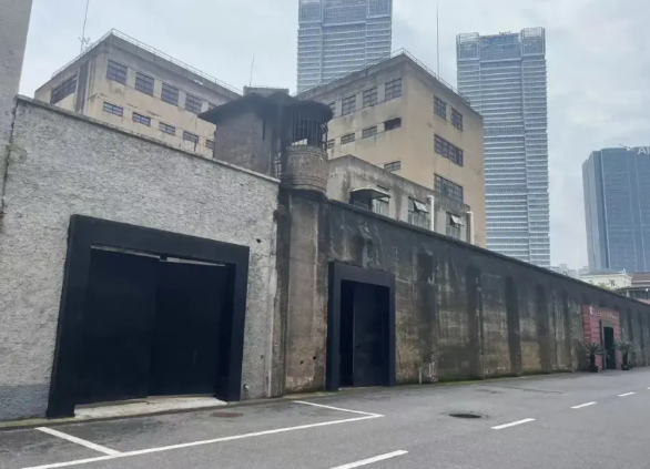 上海财经大学，财经大学的顶流高校，听说上财有个顶尖分校—上海财大提篮桥分校，据说