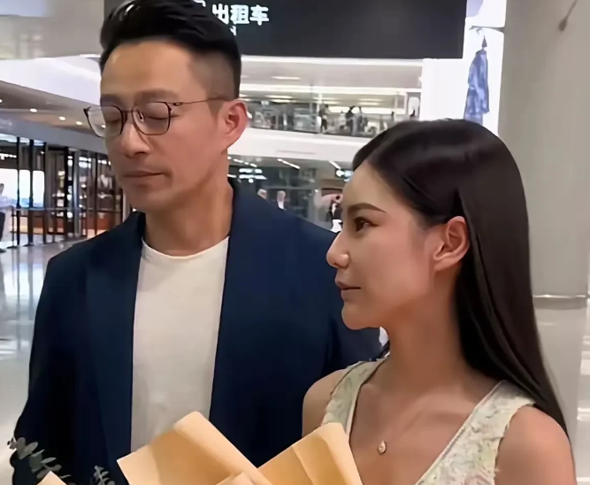 终于看清马筱梅的庐山真面目了，长的也不过如此嘛，汪小菲那么帅，怎么会看上她呢，不