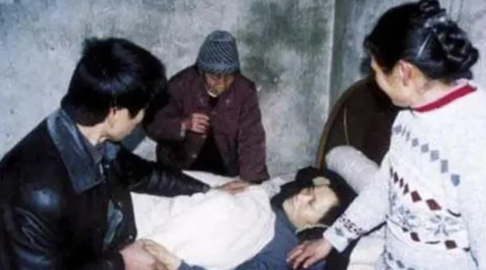 “我救了19条人命，谁来救救我？”2004年英雄金有树对社会呼喊着，他曾救了19
