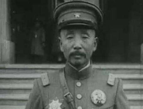 张作霖还是大意了
张作霖专列到达天津火车站 ，两个重要人物下车没有引起张作霖的足