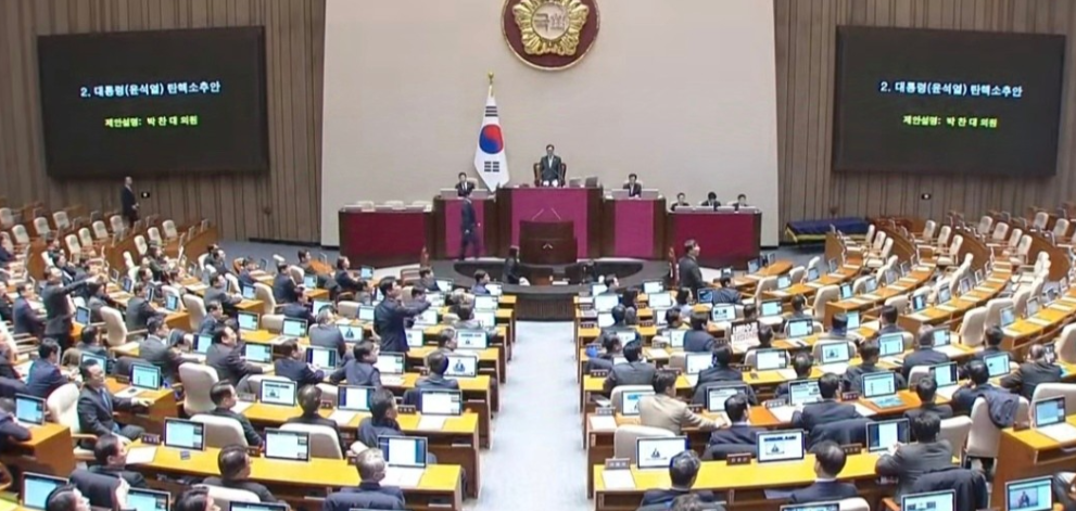 尹锡悦迎来第二次弹劾，执政党又变卦，不想便宜李在明！