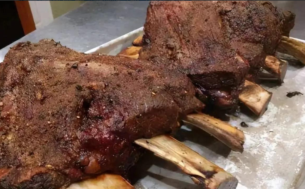 大象的产肉量是家猪的20倍，为什么我们不养大象来吃？

在非洲大陆上，大象肉甚至