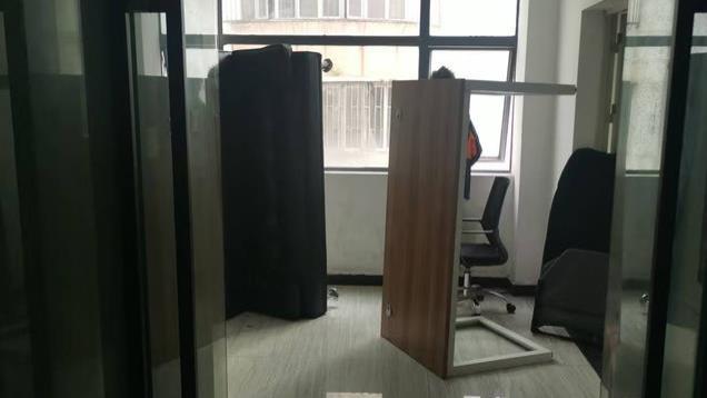 我深圳公司老板因社保扣款超过预期，再加上房租上涨无奈被迫搬家
