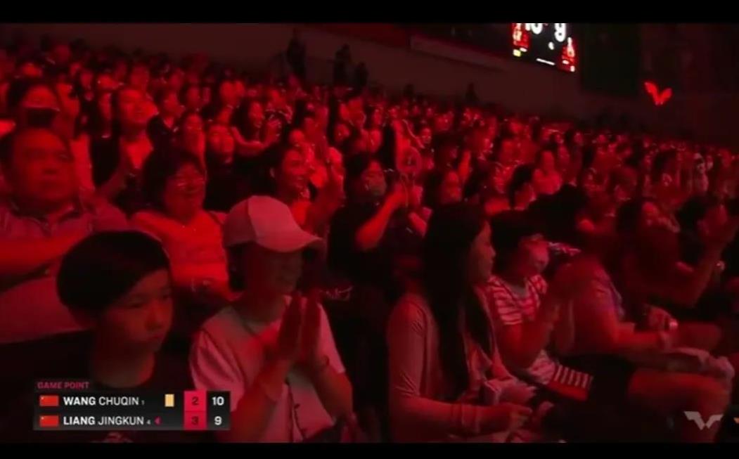 第六局大头6-9落后，叫了暂停之后连得五分，拿下这关键的一局！
大比分来到了3-