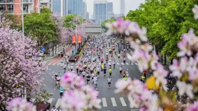 健康畅跑！“金嗓子”助力柳州马拉松！