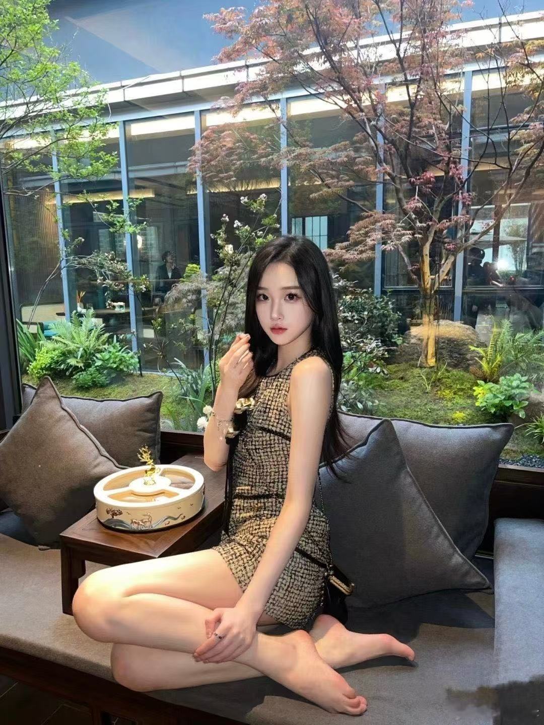老婆出差了她闺蜜就来找我哈哈哈哈