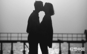 傅太太被小三气嗝屁了，指名要我妈当续弦。人淡如菊的她，再也坐不住了！