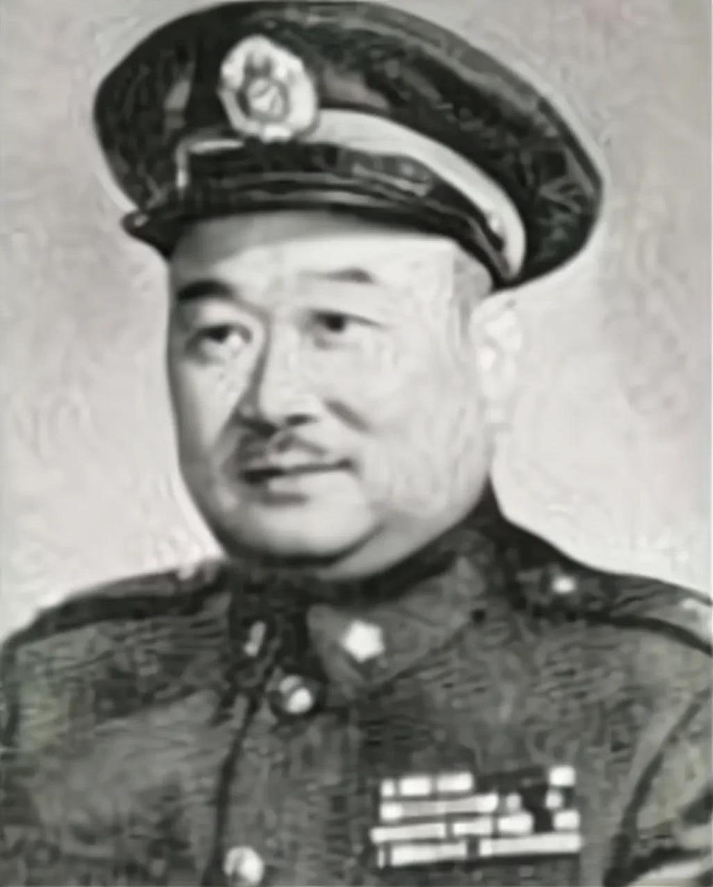 刘峙真的是搬起石头砸自己的脚。
杜聿明在东北战场上，被陈诚挤兑走后，蒋介石让他