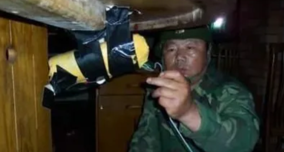 2003年，齐齐哈尔1酒店突然发现11枚定时炸弹，普通民警于尚清成功拆除了10枚