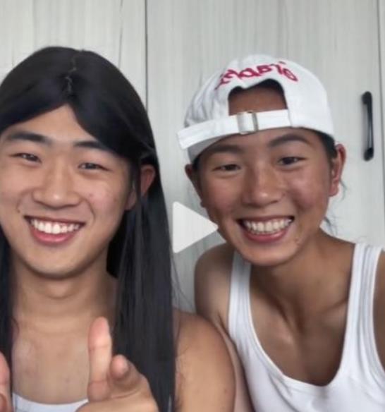 四川，一对年轻的情侣因为长得太像而被网友劝去做亲子鉴定，结果出来后，网友：这难道