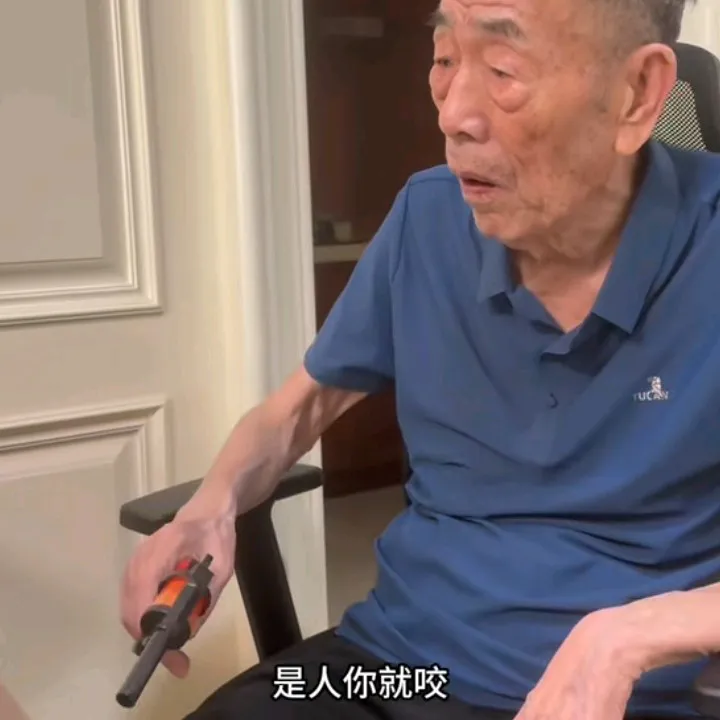 杨少华出场了， 他说，只要是人，你就敢咬，连我都敢咬，我毙了你。
 然后，杨议拿