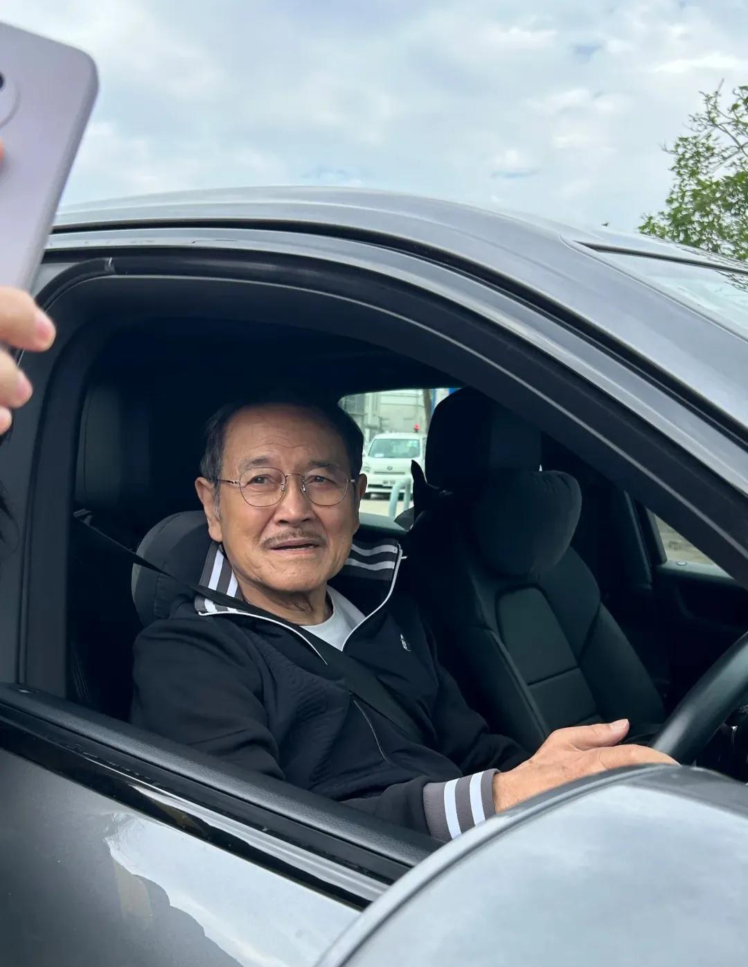 偶遇TVB老戏骨，大家认得他吗？
近日，某网友在个人社交账号分享了偶遇TVB老戏