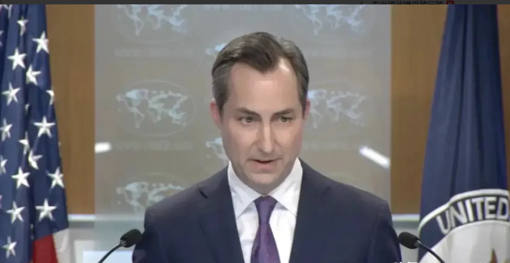 美国刚刚传来噩耗！
26日，美国方面证实，美国大使馆一名雇员突然在乌克兰首都基辅