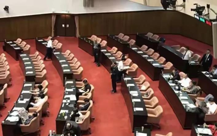 赖当局预算即使再次被阻也不必哭闹，事实上既不会断供也不会停摆！

台立院蓝白两党