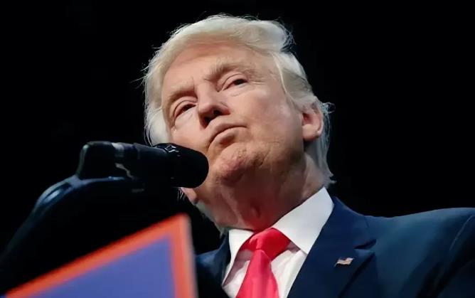 太意外了！
特朗普悬了！
7月23日消息，万万没想到哈里斯的民调支持率居然领先特