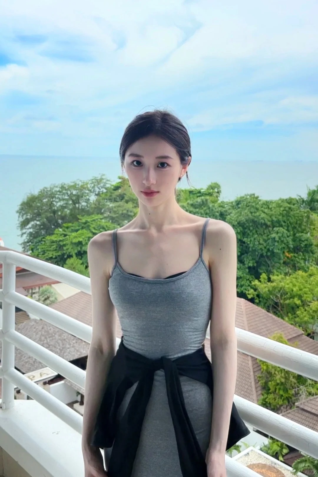 谁能帮我p成晴天啊🥹
旅游碰上阴天
照片真的怎么p都感觉蒙了层灰