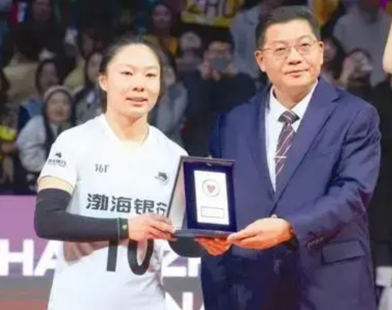 刘立雯一个很普通的女排运动员，今年的联赛因为孟之旋受伤的影响，她独自一人挑起重担