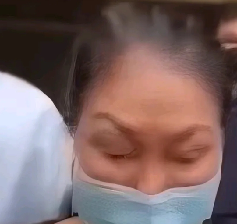 黄春梅是真的没有多余的精力了，从日本回台湾都不带大S的子女。本来以为如今大S走了
