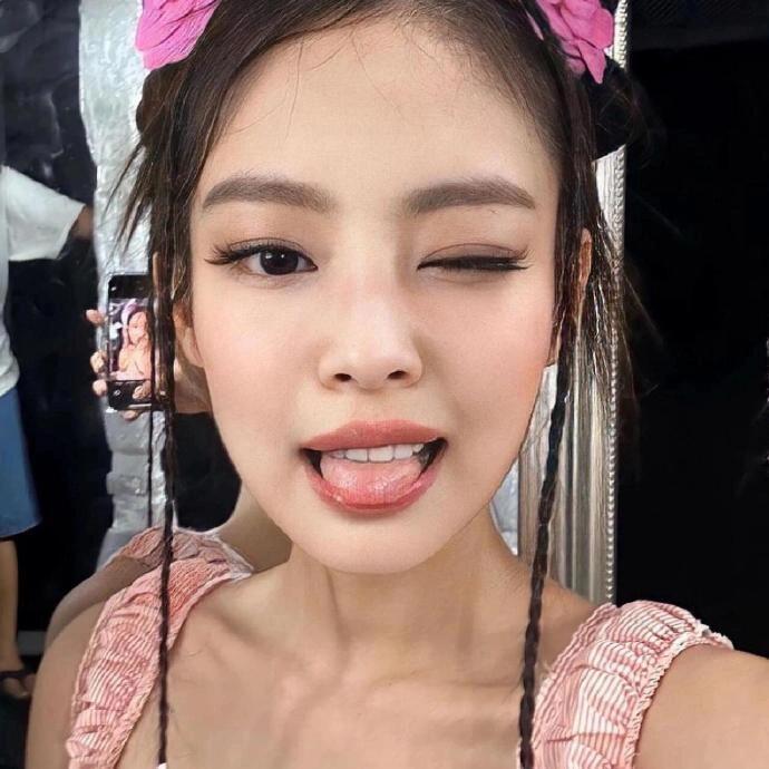 jennie甜酷小妮
