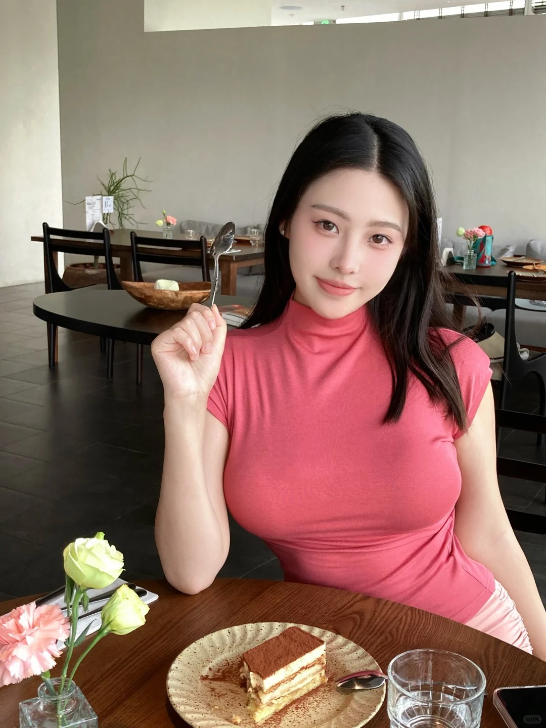 你说我长得一般 但是却反复观看
周末出来和朋友美美下午茶
se2拍照也太好看啦
