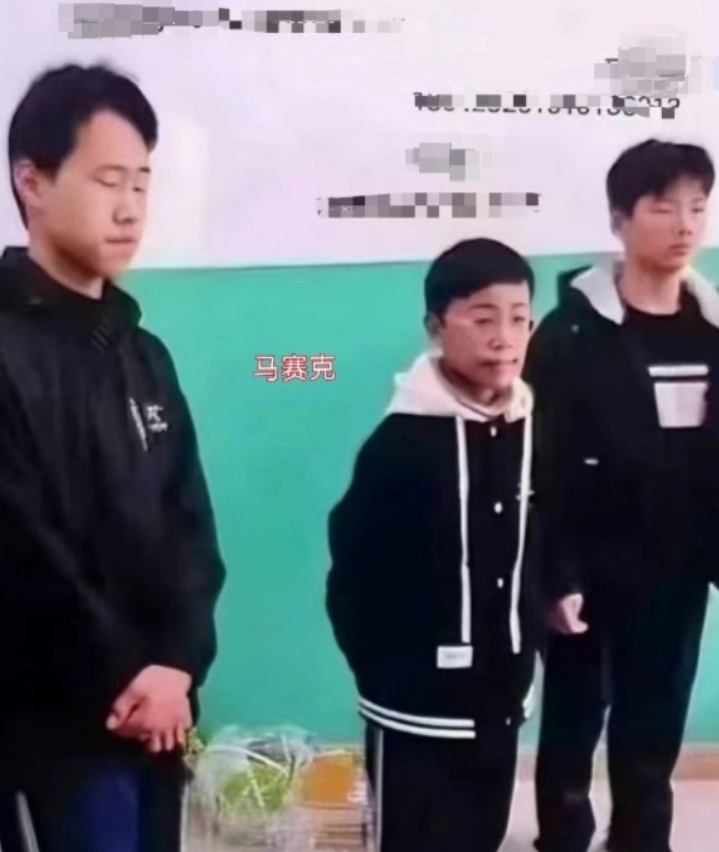 跟邯郸被害男孩王子耀有关的聊天记录被网友扒出。

凶手有预谋的杀人应该是没跑了。