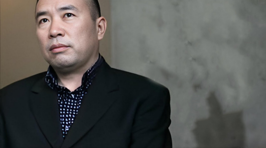 厦门海关的关长面对巨额贿赂油盐不进，但赖昌星亲自物色了一个美女，他仅见了一面就彻