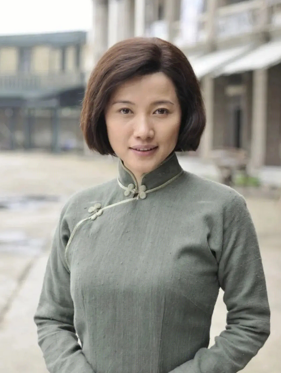 50岁的颜丙燕至今仍未婚，男友和她分手时说：“我告诉你，颜丙燕，你要是不改的话，