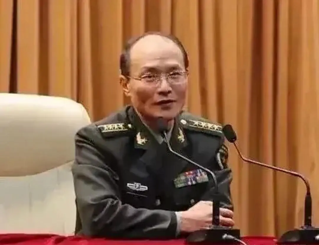 公方彬昨天被禁言了！
这可是国防大学教授，军事院校教授，按说政治可靠，思想坚定。