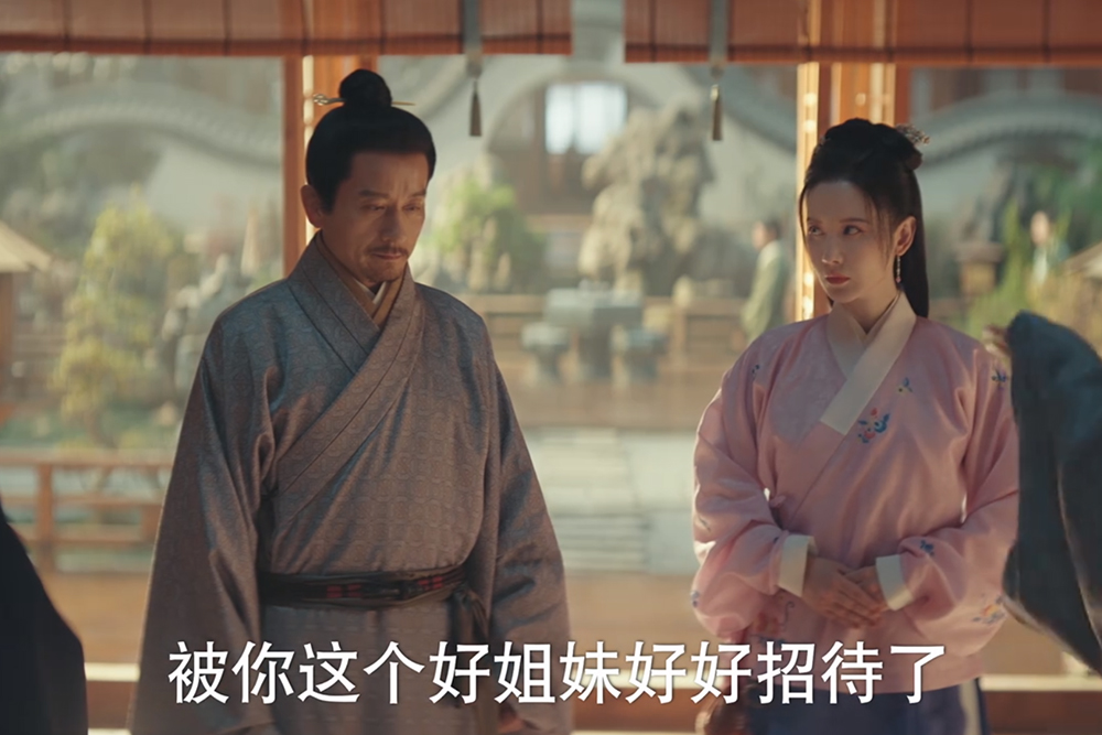 窦世英这辈子唯一“硬气”的一次，就是要娶王映雪的时候。
 
窦世英的妻子赵谷秋和
