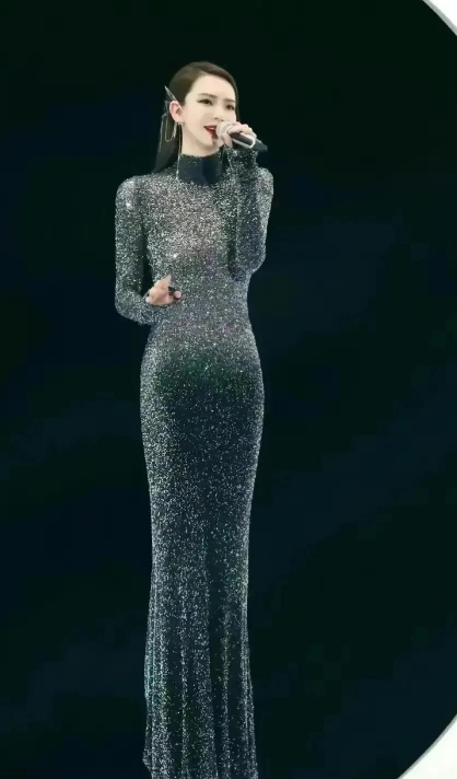 照片中的这位美女长得太漂亮了吧！猜猜她是谁？有人认识吗